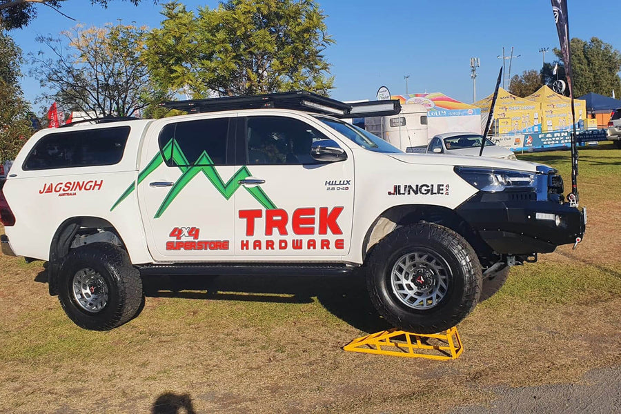 Jungle 4x4 BULL BAR TOYOTA HILUX 2020+