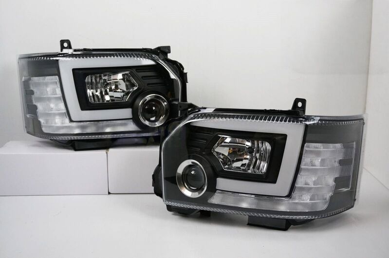 DRL LED Projector Headlights Dynamic Indicator Fit For Toyota Hiace VAN 2014-2018