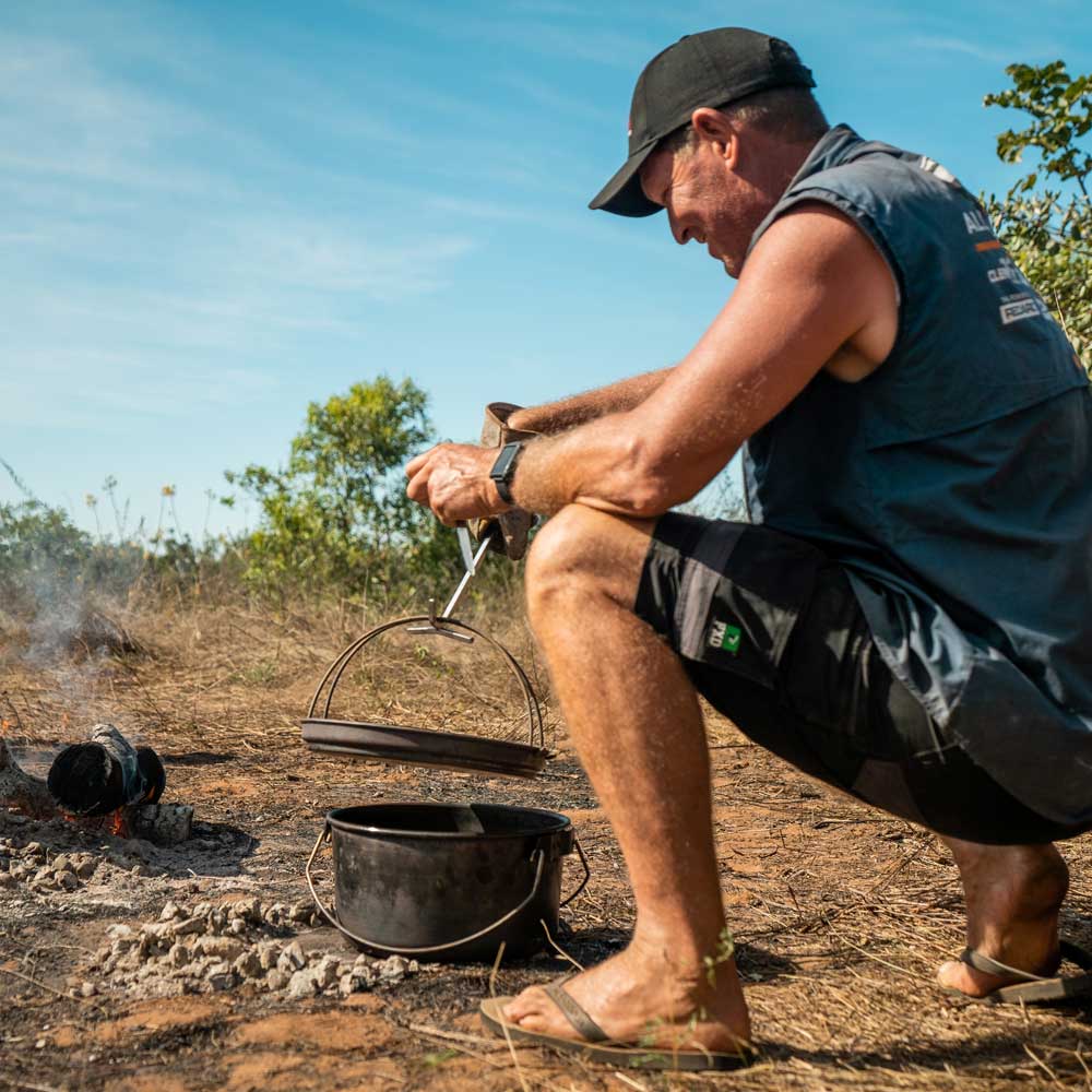 CAMP OVEN LIFTING HANDLE