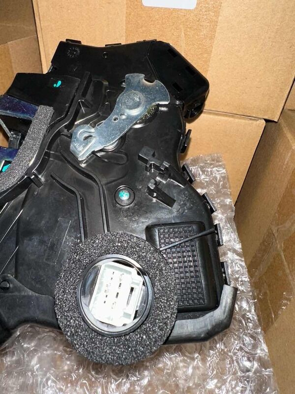 Front Door Lock Actuator Driver Side Fit For Toyota Camry 4Runner Corolla RAV4 Sequoia Tundra For Lexus CT ES GS IS LS LX RX 931-403 2002-2016