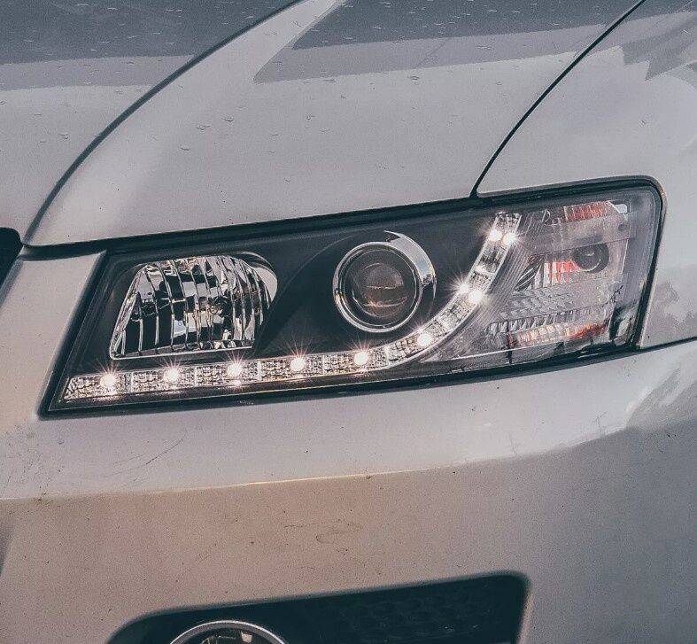 Black DRL LED Projector Head Lights Fit For Holden Commodore VZ UTE 2004-2006