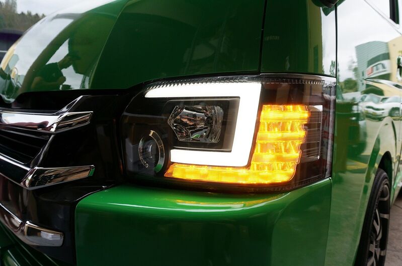 DRL LED Projector Headlights Dynamic Indicator Fit For Toyota Hiace VAN 2014-2018
