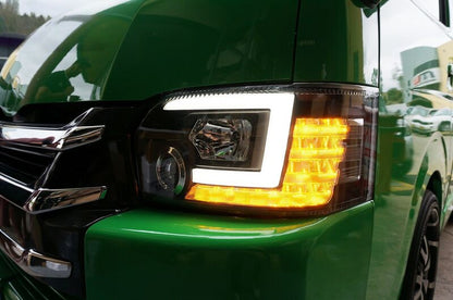DRL LED Projector Headlights Dynamic Indicator Fit For Toyota Hiace VAN 2014-2018