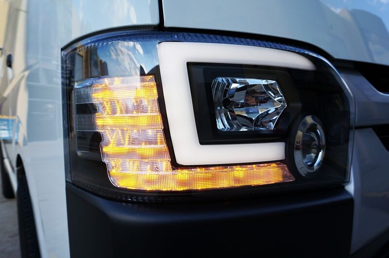 DRL LED Projector Headlights Dynamic Indicator Fit For Toyota Hiace VAN 2014-2018
