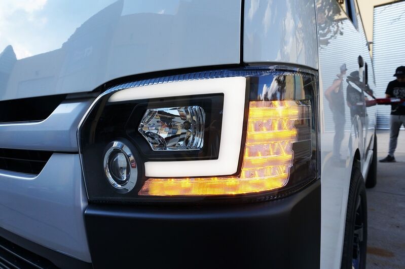 DRL LED Projector Headlights Dynamic Indicator Fit For Toyota Hiace VAN 2014-2018