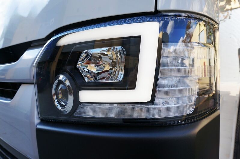 DRL LED Projector Headlights Dynamic Indicator Fit For Toyota Hiace VAN 2014-2018