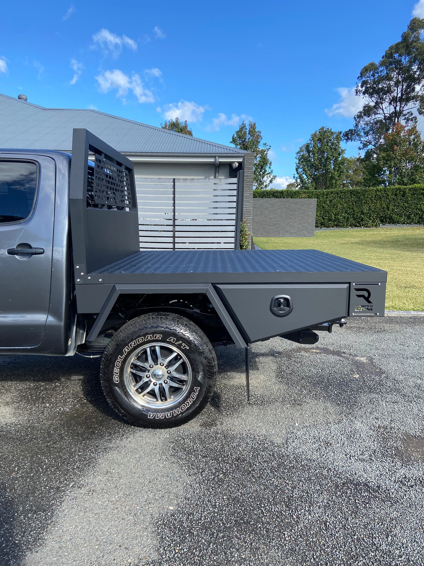 RAMPED UP 4X4 COMPLETE ALUMINIUM 1800mm TRAY WITH 1700mm Trundle (MATT BLACK)