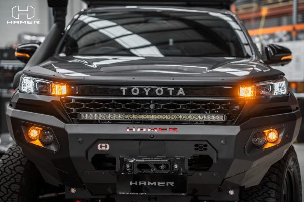 Hamer King Series bull bar Toyota Hilux N90 full front view