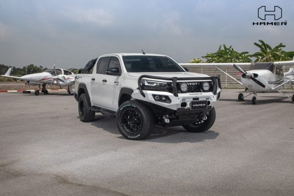 Hamer King Series Plus bull bar Toyota Hilux N90 matte black finish