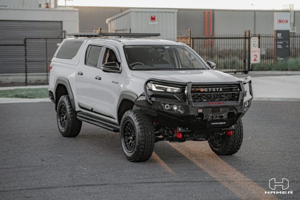Hamer King Series Plus bull bar Toyota Hilux N90 front angle