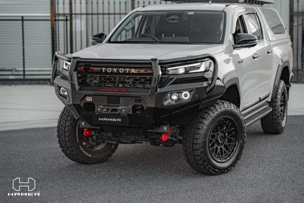 Hamer King Series Plus bull bar Toyota Hilux N90 LED lights