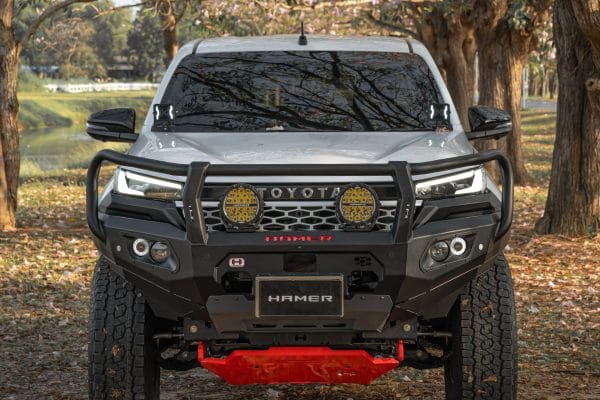 Hamer King Series Plus bull bar Toyota Hilux N90 parking sensors