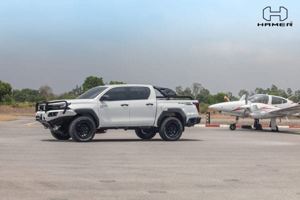 Hamer King Series Plus bull bar Toyota Hilux N90 touring