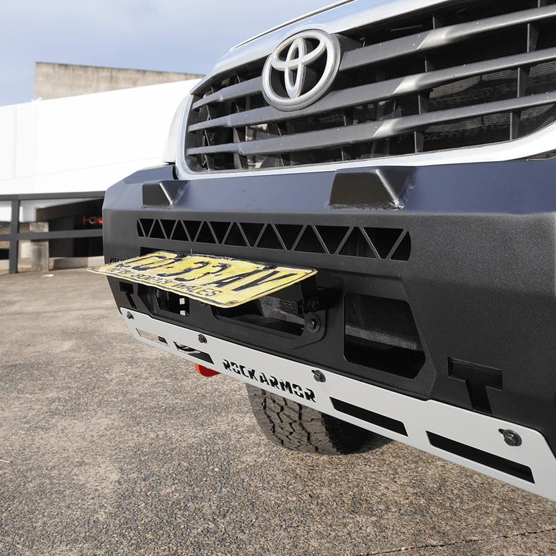 N70 HILUX BULLBAR NO LOOP (08/2011 - 2015) ROCKARMOR GT BUMPER